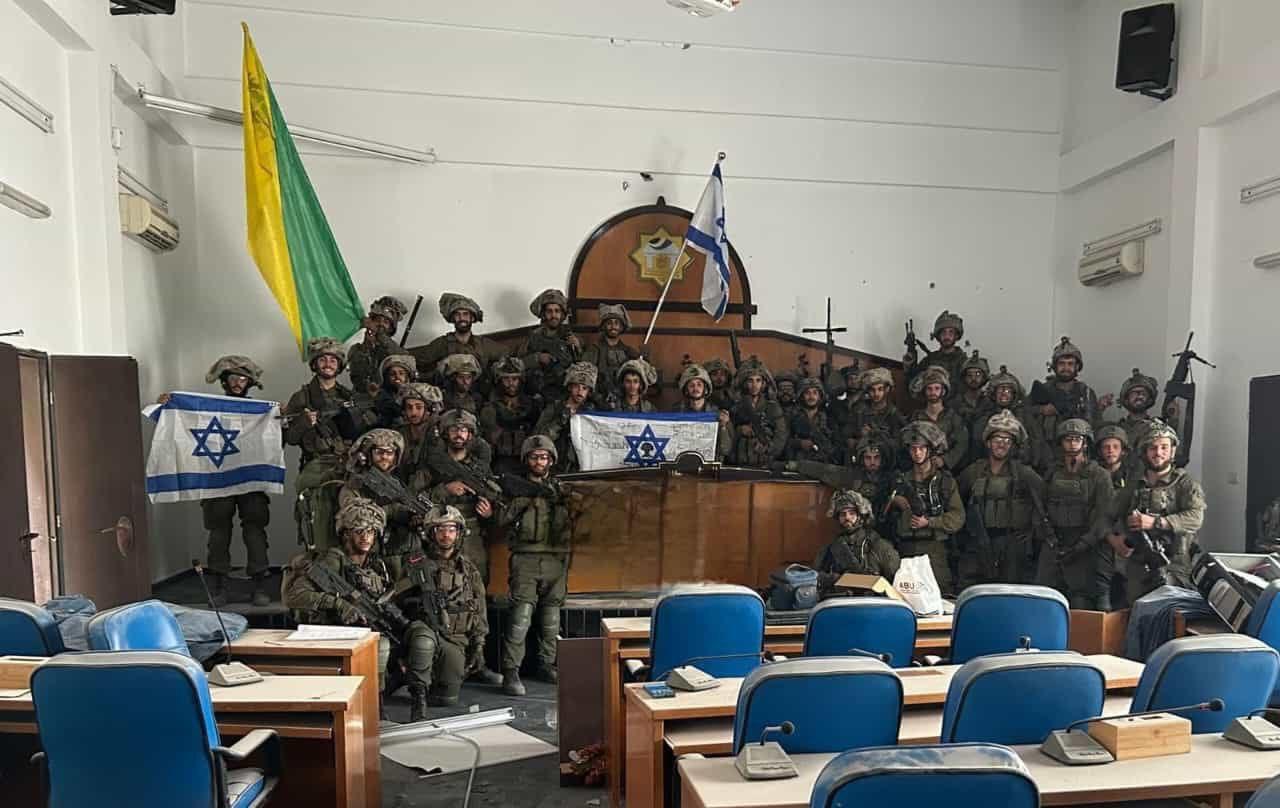 IDF Troops take Gaza parliament building