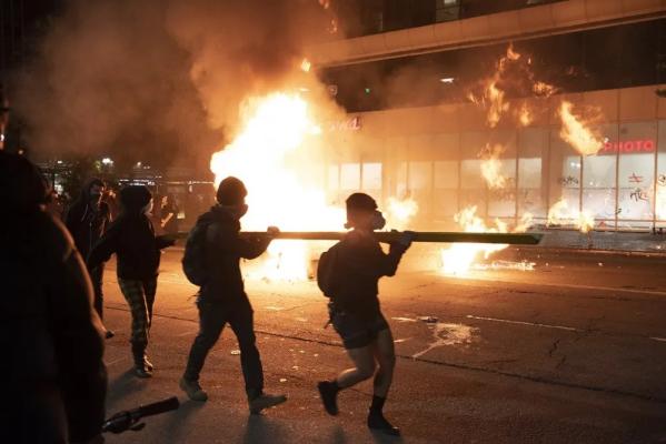 Leftist arsonists wikimedia Daniel Arauz