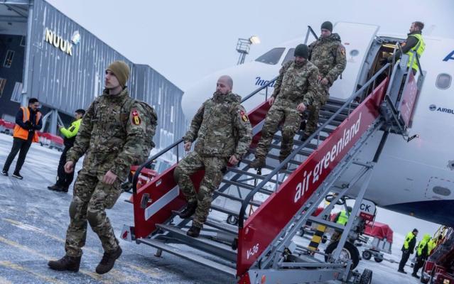 Danish soldiers pose in Greenland Forsvaret photo