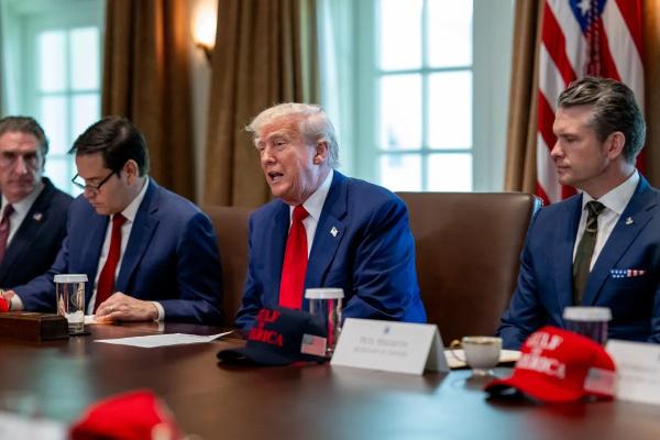 Trump and staff white house photo