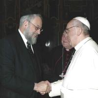 Lawrence Schiffman and Pope Francis wikimedia commons