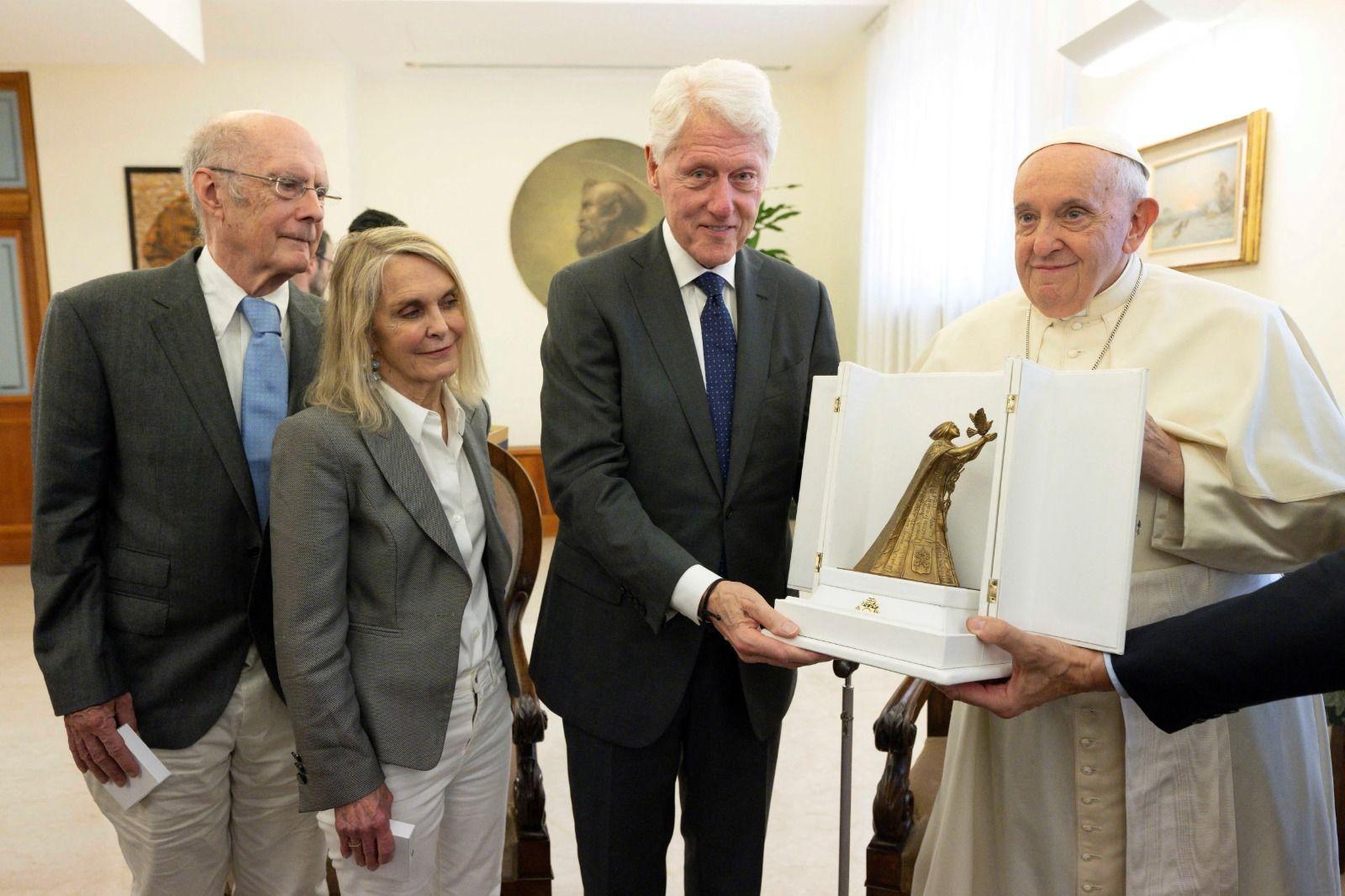 Bill Clinton and friends meet Pope Francis