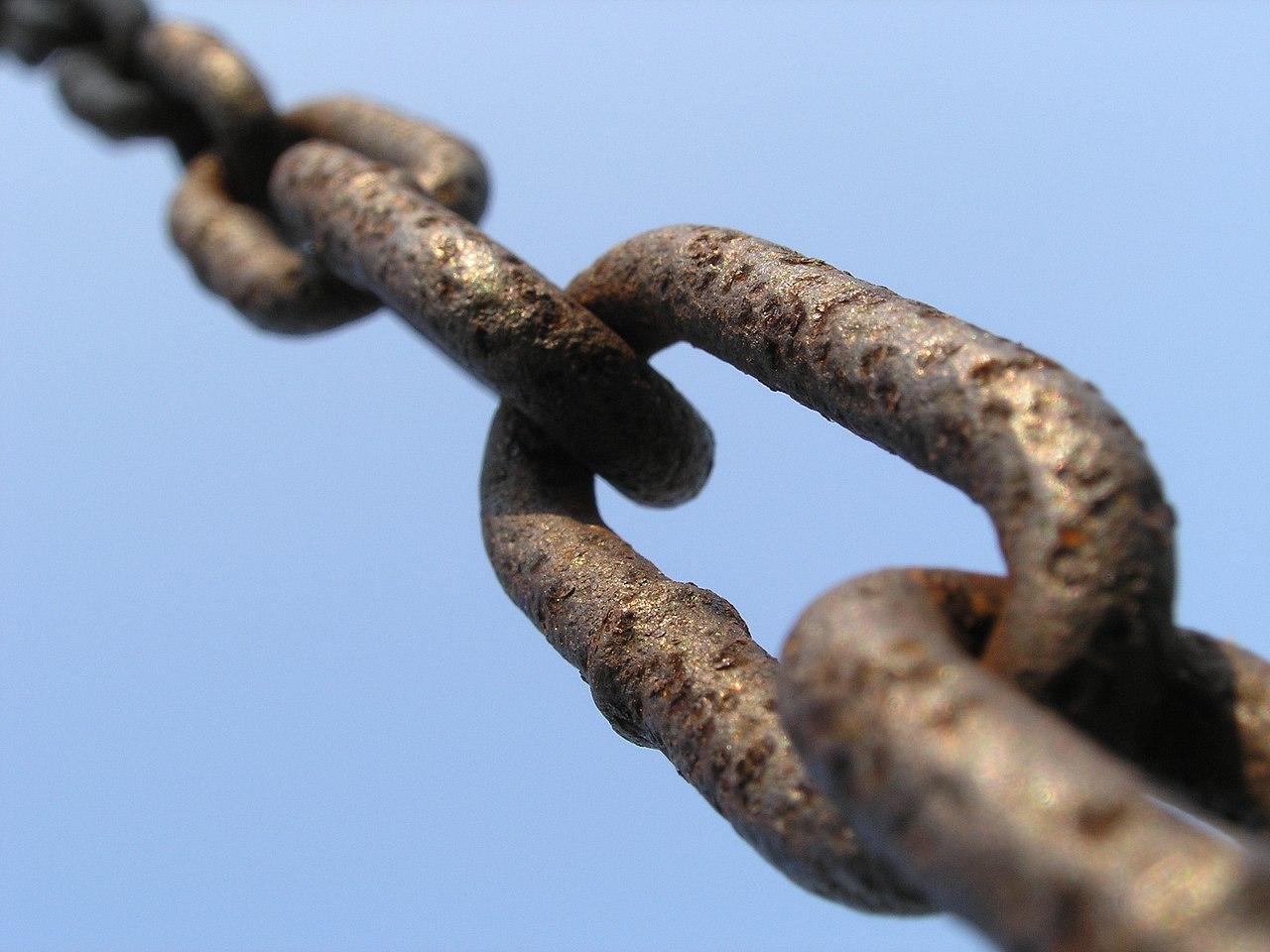 chain with blue background wikimedia