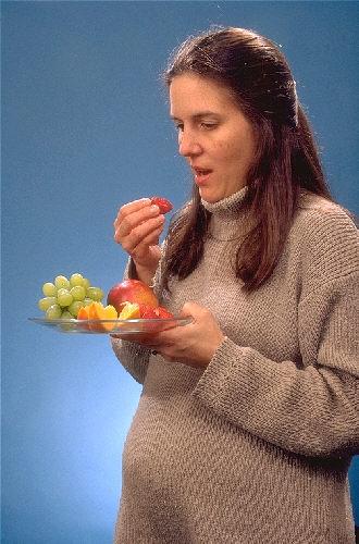 Pregnant woman eating wikimedia