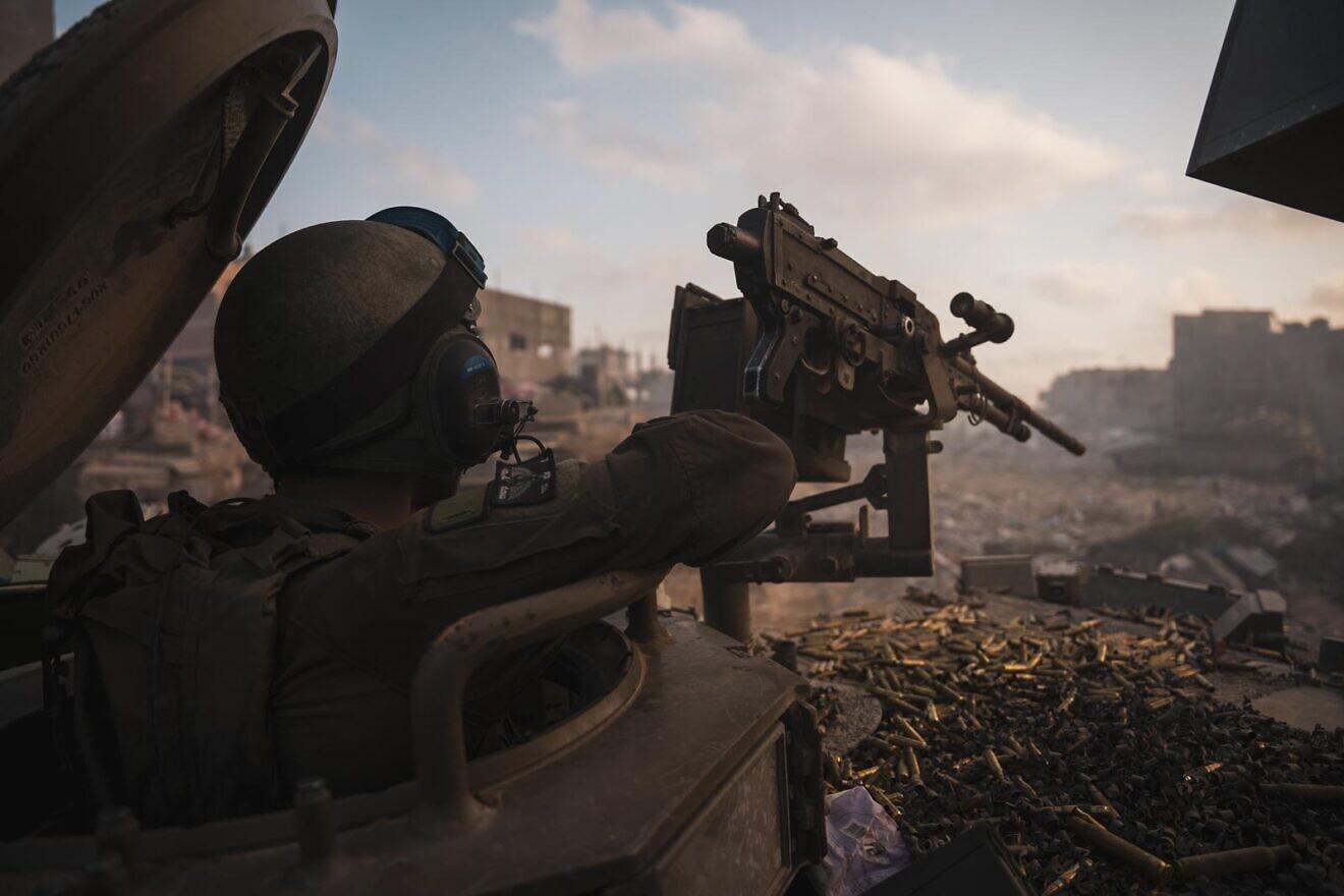 IDF soldier tank machine gun IDF photo