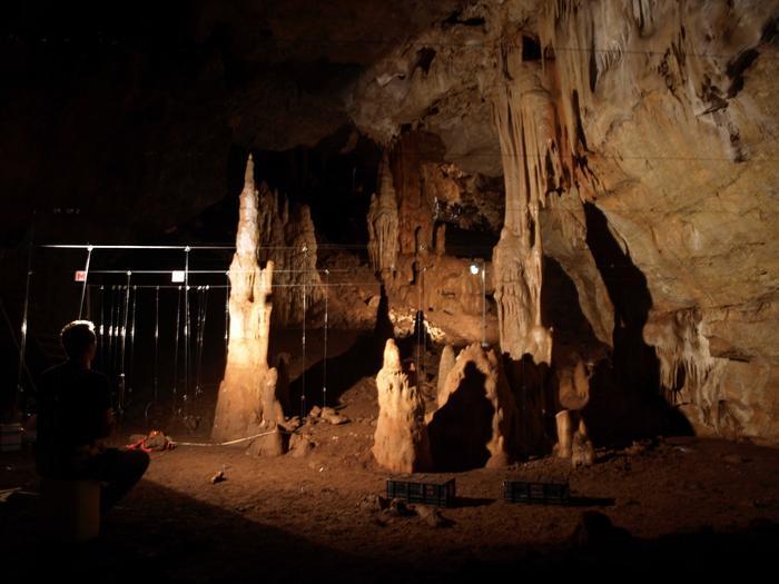 Manot Cave Israel antiquities