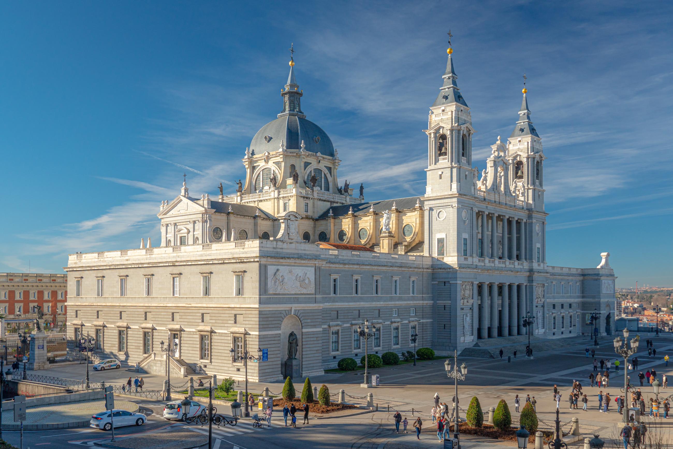 Catholic Almudena cathedral wikimedia