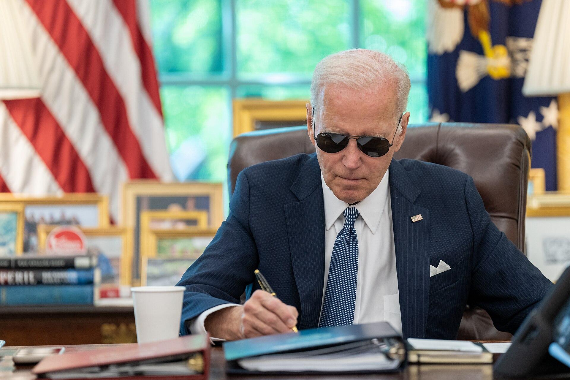 Joe Biden sunglasses White House photo Wikimedia